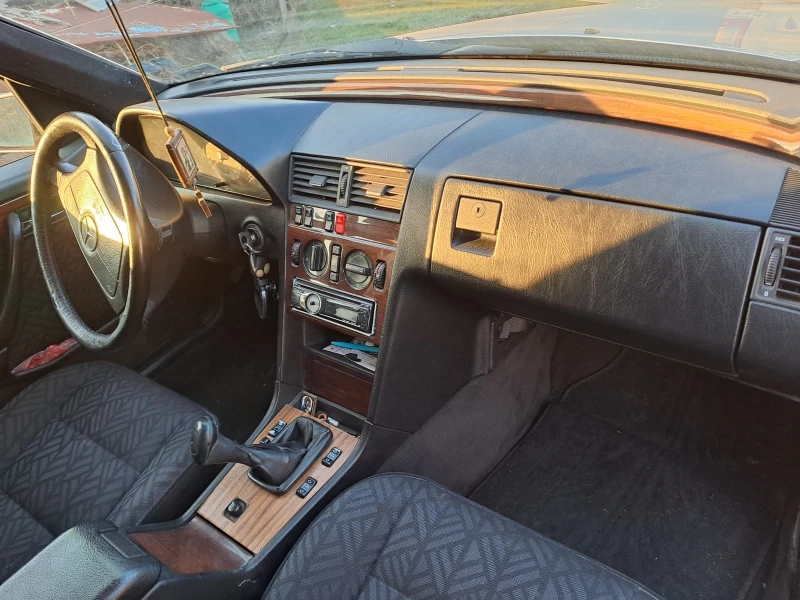 Mercedes-Benz C 180, снимка 1 - Автомобили и джипове - 49327995