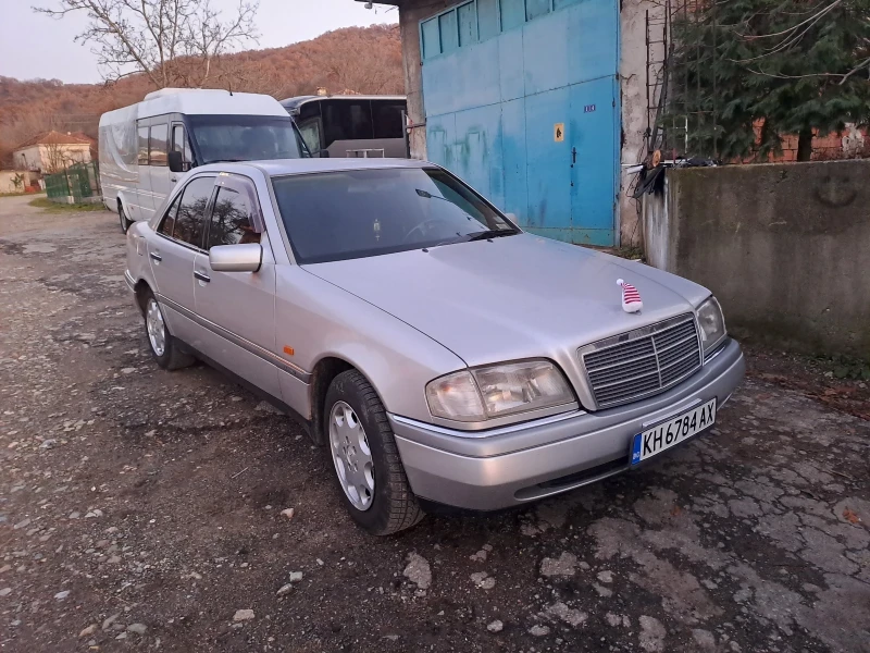 Mercedes-Benz C 180, снимка 9 - Автомобили и джипове - 49327995