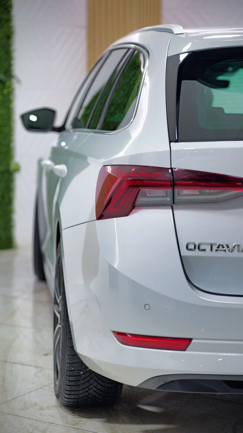 Skoda Octavia * 2.0tdi* Full led* istronic* Lane assist* , снимка 12 - Автомобили и джипове - 52588082