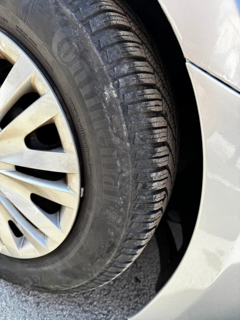 VW Golf 1.6 tdi, снимка 8 - Автомобили и джипове - 52732404