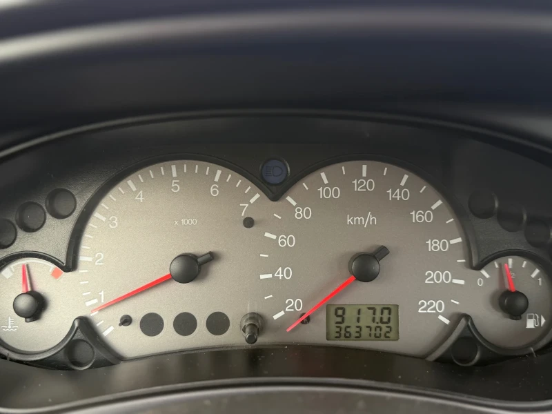 Ford Focus 1.6i Климатик РЕГИСТРИРАН , снимка 10 - Автомобили и джипове - 53240208