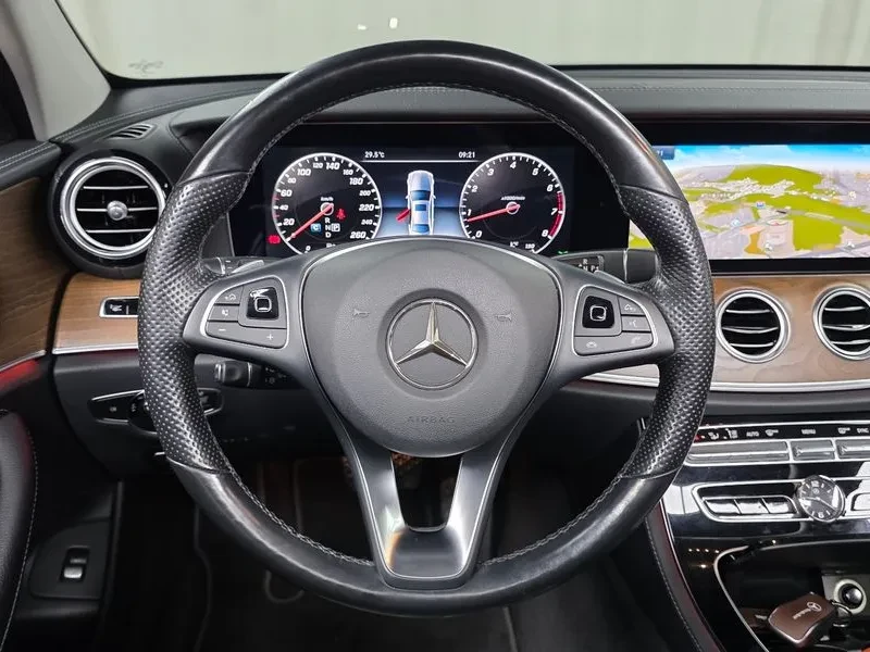 Mercedes-Benz E 300 4MATIC - САМО 30% АВАНС, снимка 13 - Автомобили и джипове - 56266487
