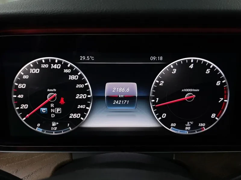 Mercedes-Benz E 300 4MATIC - САМО 30% АВАНС, снимка 8 - Автомобили и джипове - 56266487