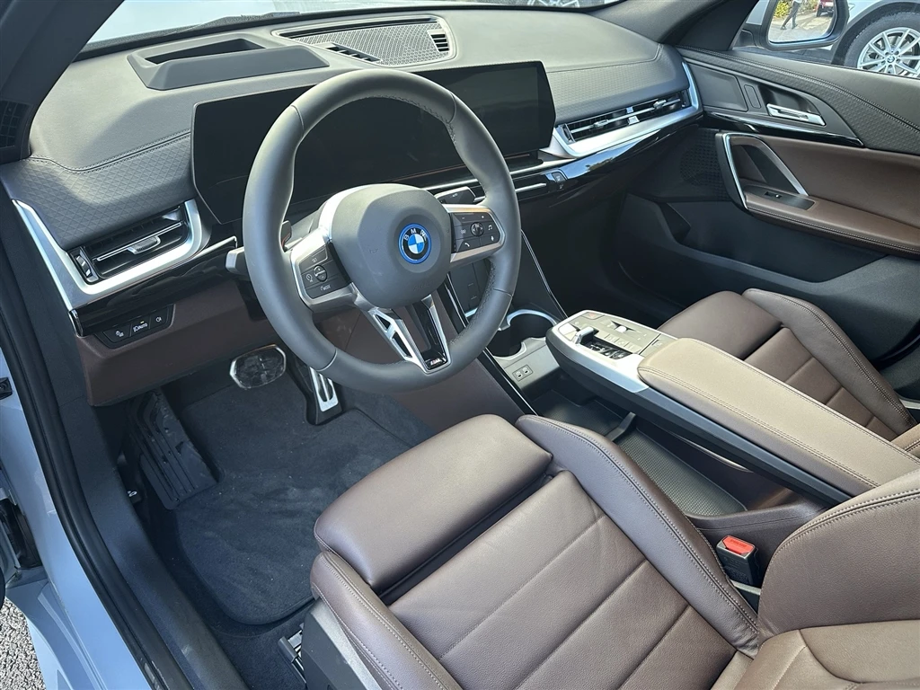 BMW iX2 xDrive30 - изображение 6