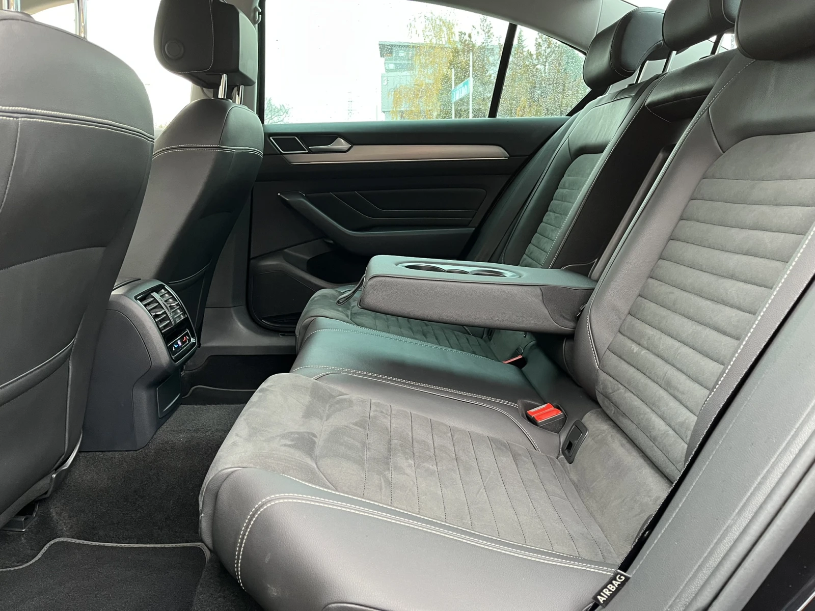 VW Passat 2.0 TDI Elegance+ + 4Motion В Гаранция - изображение 10