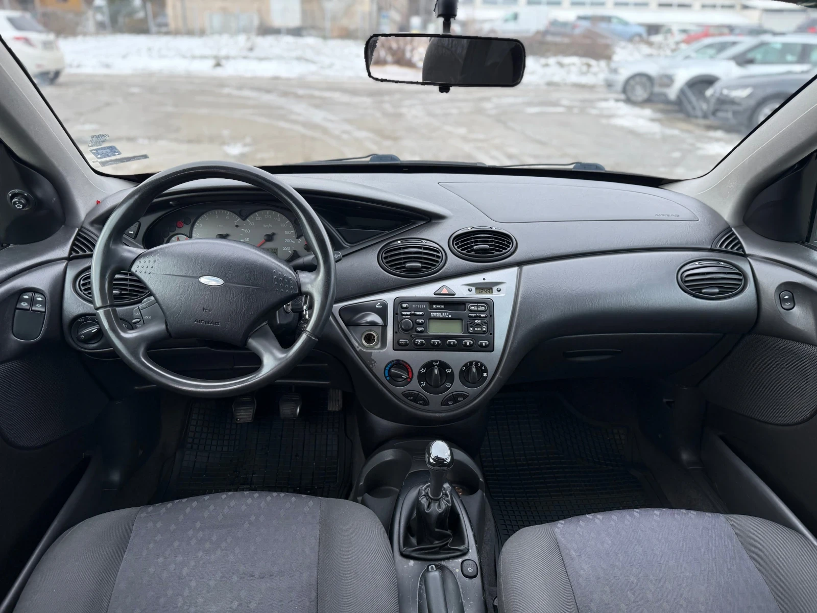 Ford Focus 1.6i Климатик РЕГИСТРИРАН  - изображение 9