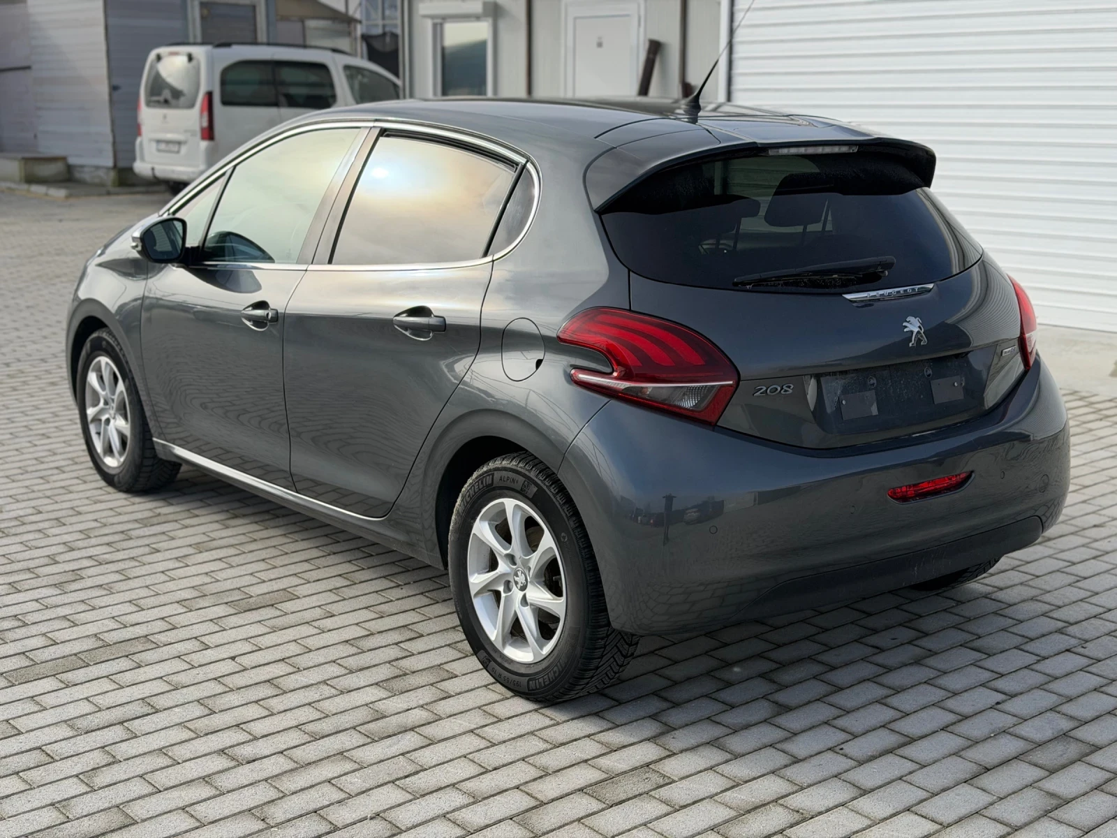 Peugeot 208 1.6d/100hp/NAVI/Service book/  - изображение 4