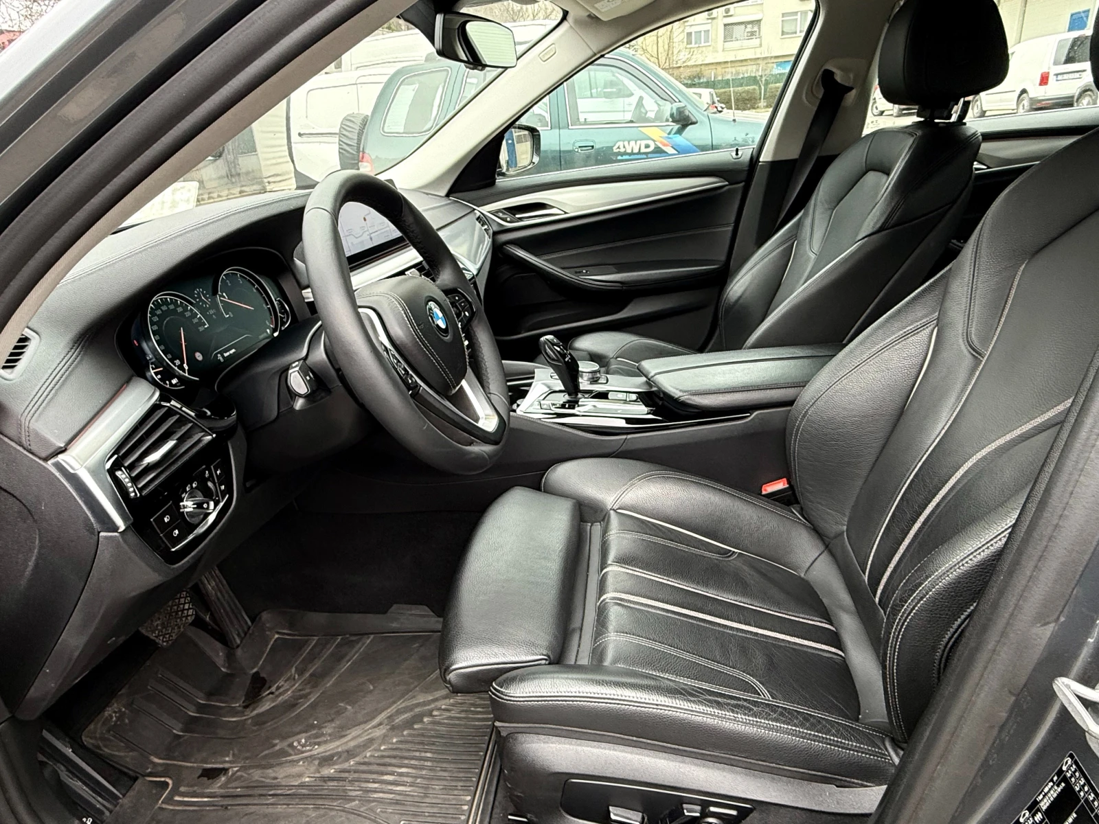 BMW 520 520d G30 xDrive Luxury line 132х.км, снимка 13 - Автомобили и джипове - 53888503