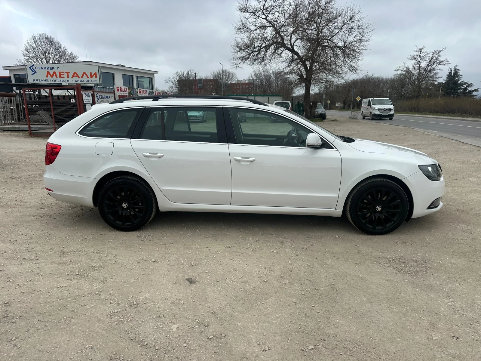 Skoda Superb Facelift!DSG!2.0tdi-140к.с.!Euro5!Xenon, снимка 8 - Автомобили и джипове - 54008439