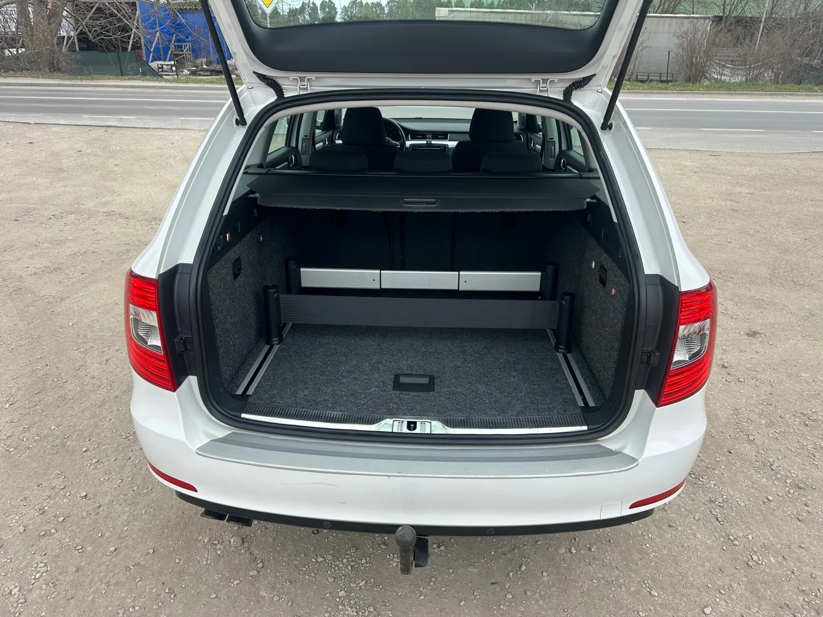 Skoda Superb Facelift!DSG!2.0tdi-140к.с.!Euro5!Xenon, снимка 16 - Автомобили и джипове - 54008439