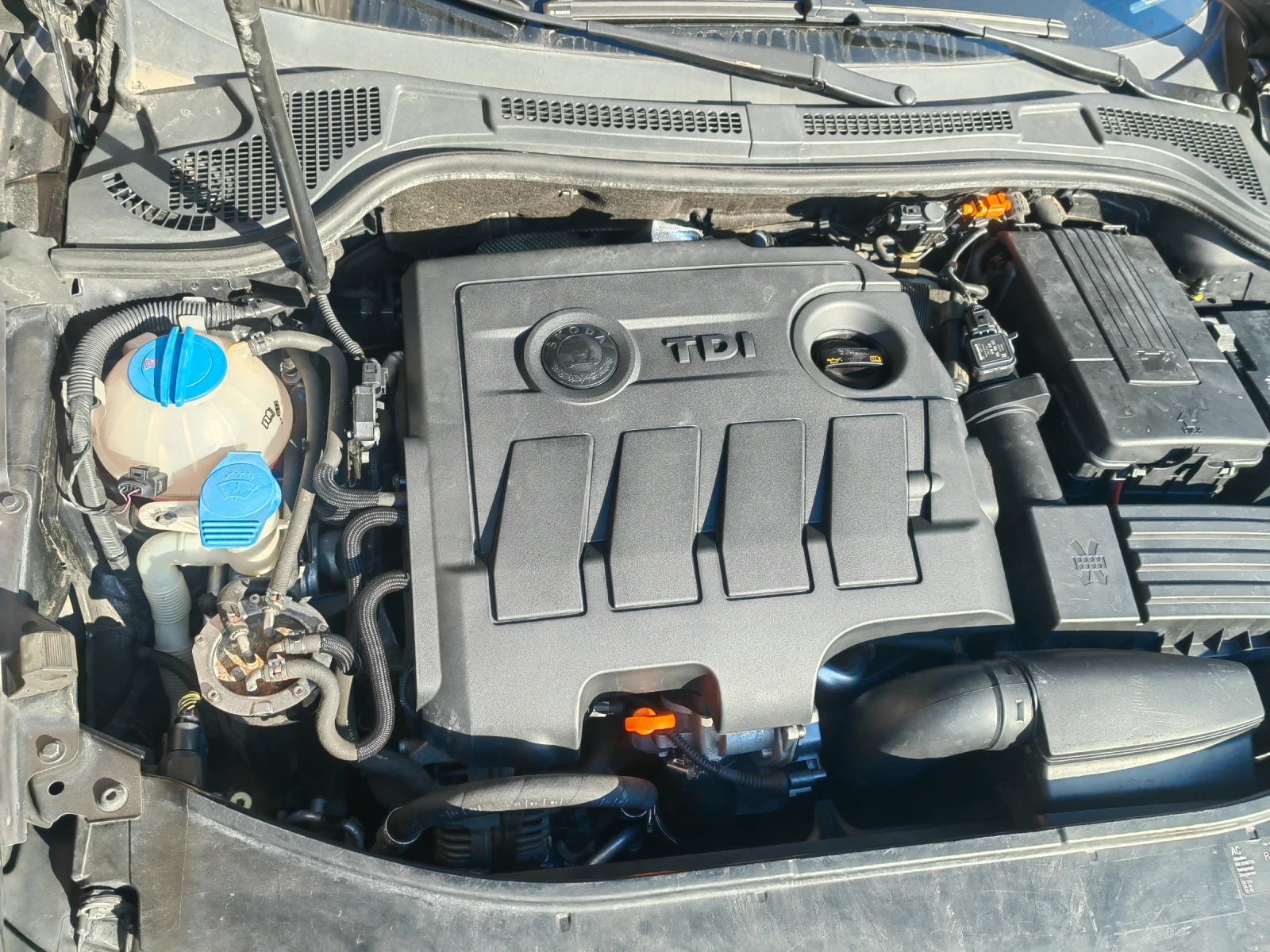 Skoda Superb 1.6 HDI 2011, снимка 9 - Автомобили и джипове - 55993877
