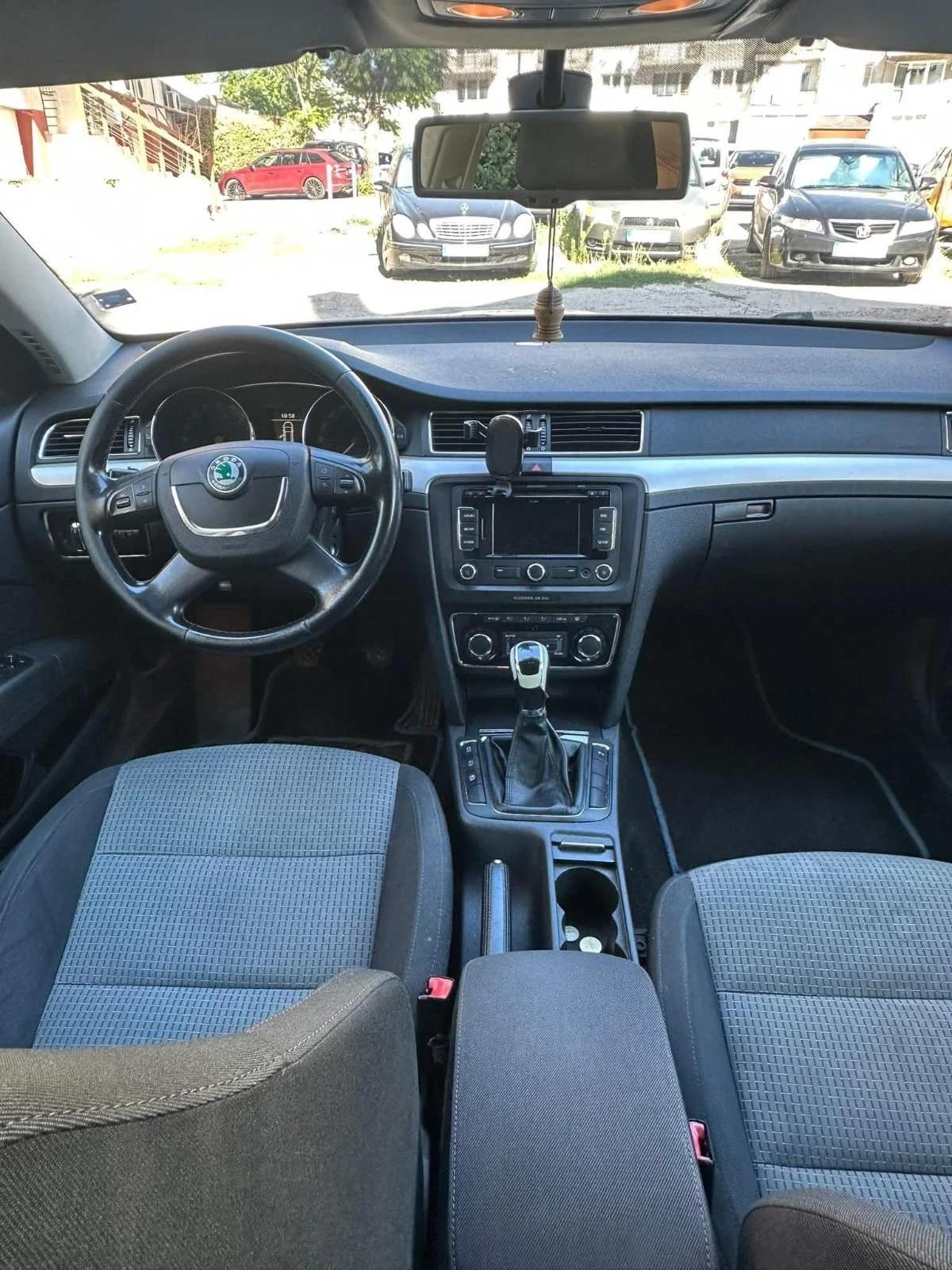 Skoda Superb 1.6 HDI 2011, снимка 6 - Автомобили и джипове - 55993877