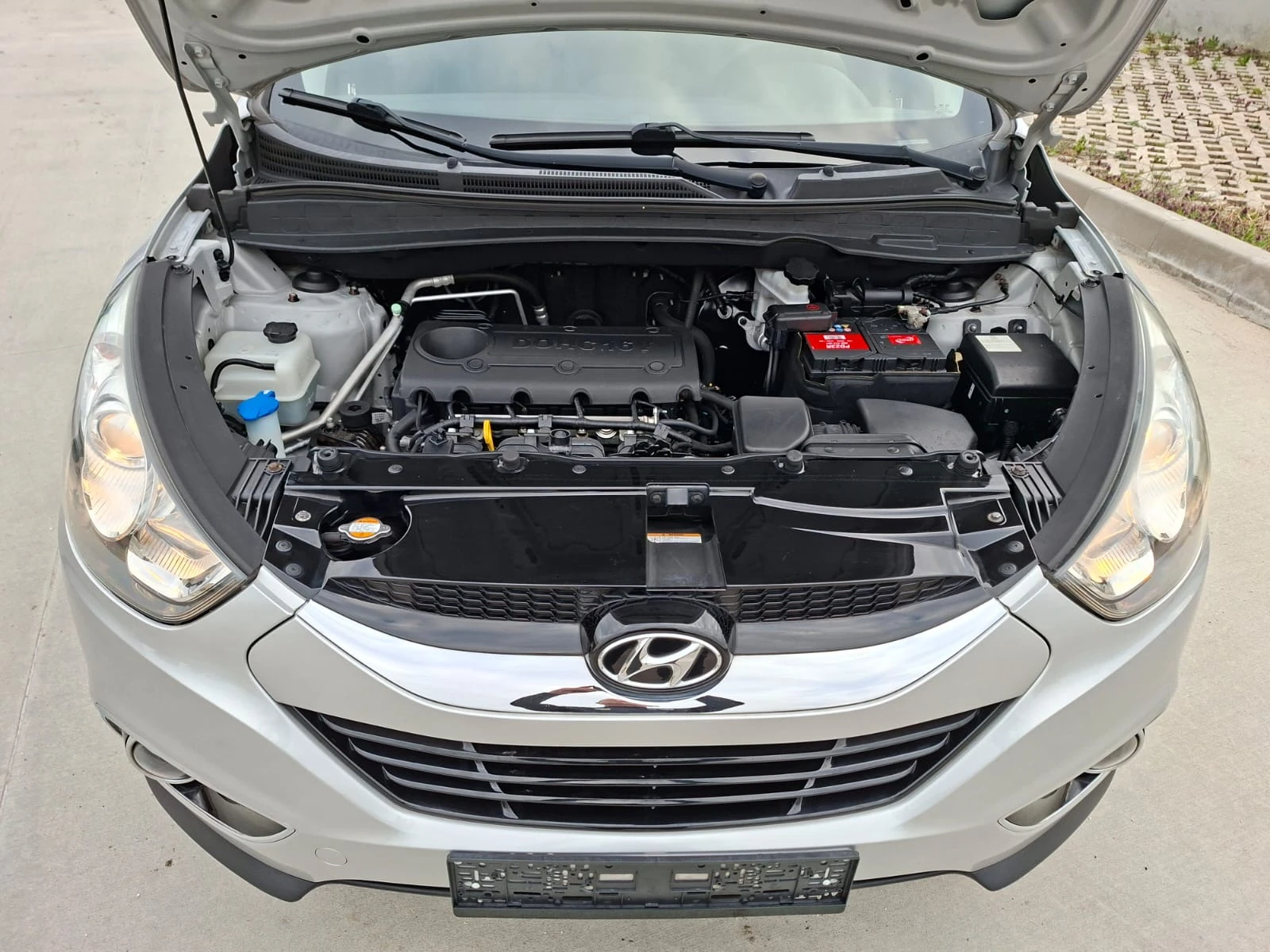 Hyundai IX35 2.0i-163кс-4х4, снимка 15 - Автомобили и джипове - 54166701