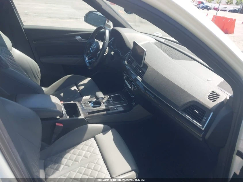 Audi SQ5 3.0l 3.0T Premium Plus, снимка 5 - Автомобили и джипове - 54366777