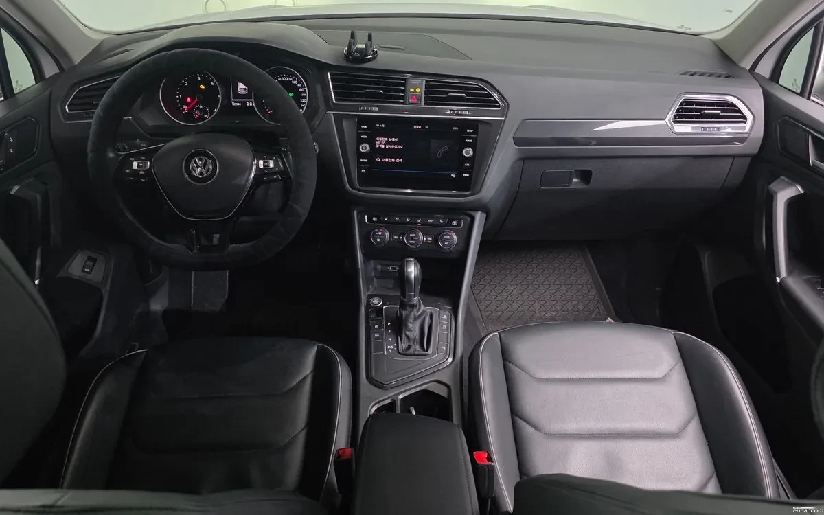 VW Tiguan 2.0 TDI PREMIUM! !LANE ASIST! !KAMERИ!, снимка 6 - Автомобили и джипове - 54957654