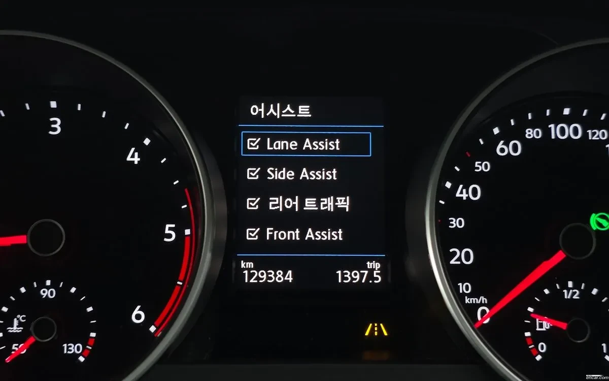 VW Tiguan 2.0 TDI PREMIUM! !LANE ASIST! !KAMERИ!, снимка 14 - Автомобили и джипове - 54957654