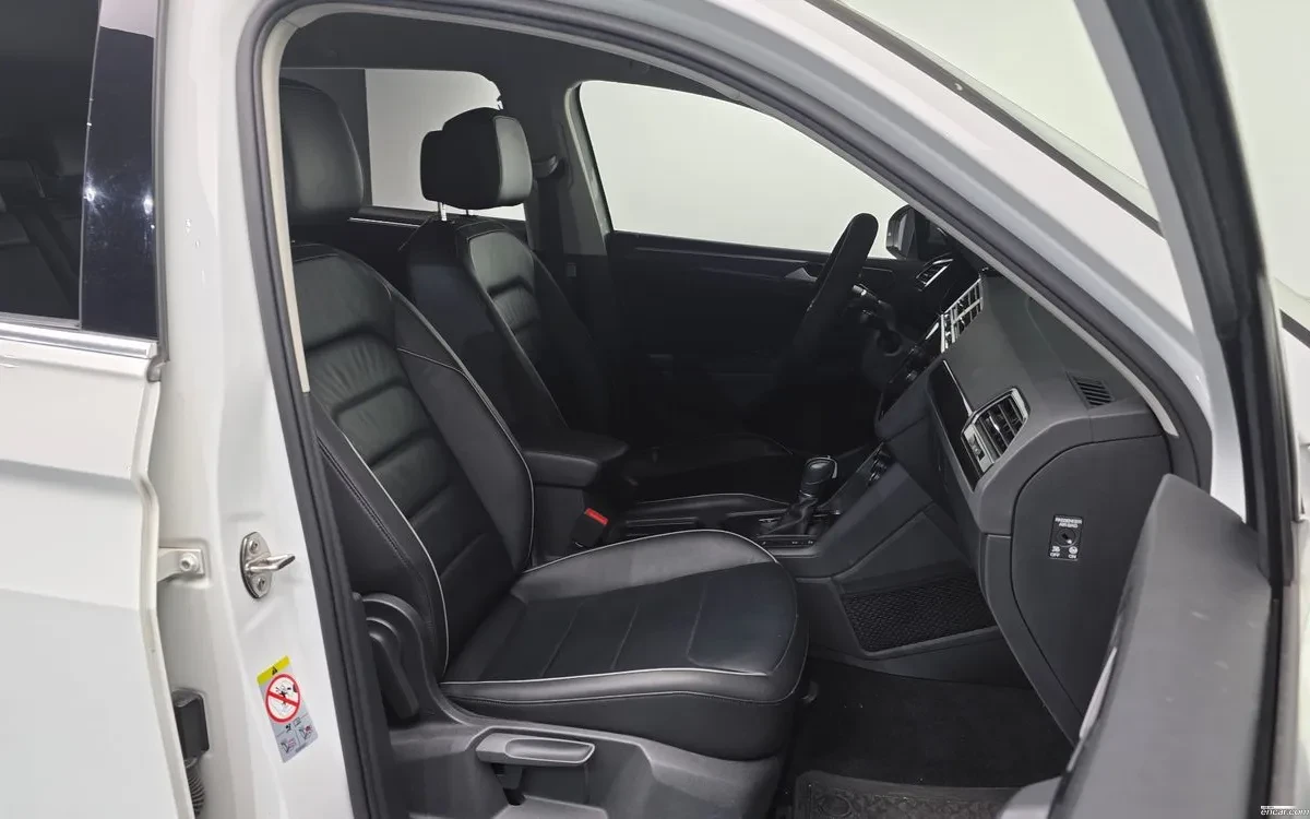 VW Tiguan 2.0 TDI PREMIUM! !LANE ASIST! !KAMERИ!, снимка 9 - Автомобили и джипове - 54957654
