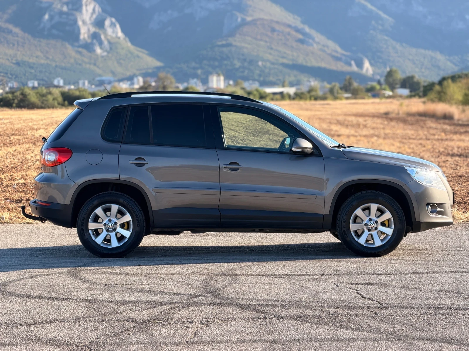 VW Tiguan 2.0 TDI 4motion, снимка 4 - Автомобили и джипове - 55986435