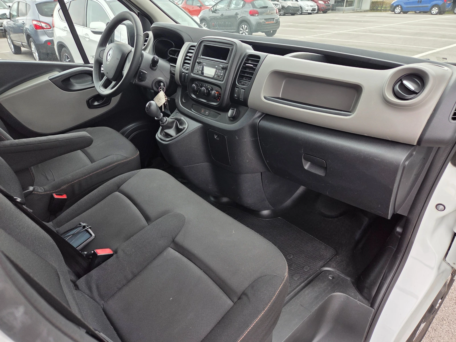 Renault Trafic 1.6dci , снимка 12 - Бусове и автобуси - 53892805