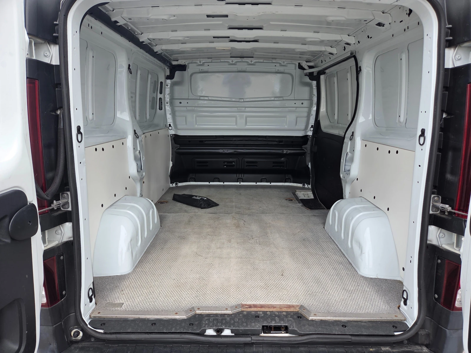 Renault Trafic 1.6dci , снимка 16 - Бусове и автобуси - 53892805