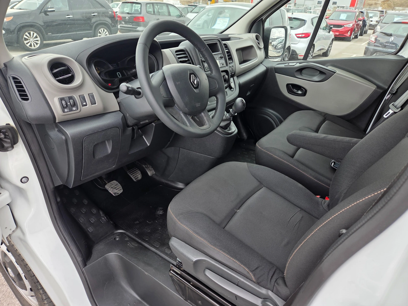 Renault Trafic 1.6dci , снимка 9 - Бусове и автобуси - 53892805