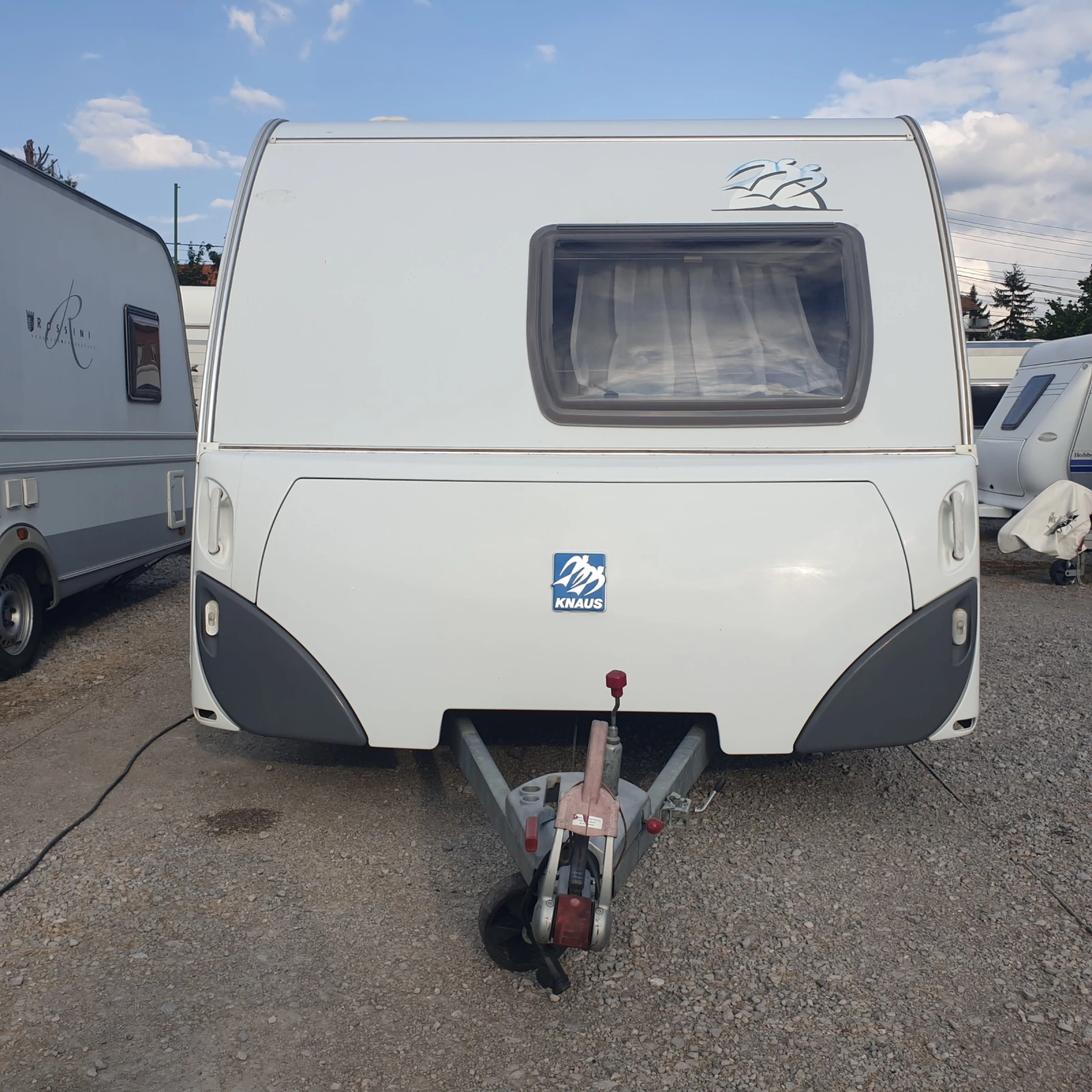 Каравана Knaus  SUDWIND 650 FSK, снимка 2 - Каравани и кемпери - 55617534