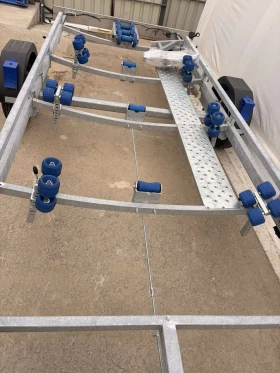 ����� �� �������� �� �� ��������� NIEWIADOW �� ����� �� 5.80 m P1555H - �� 1500 kg