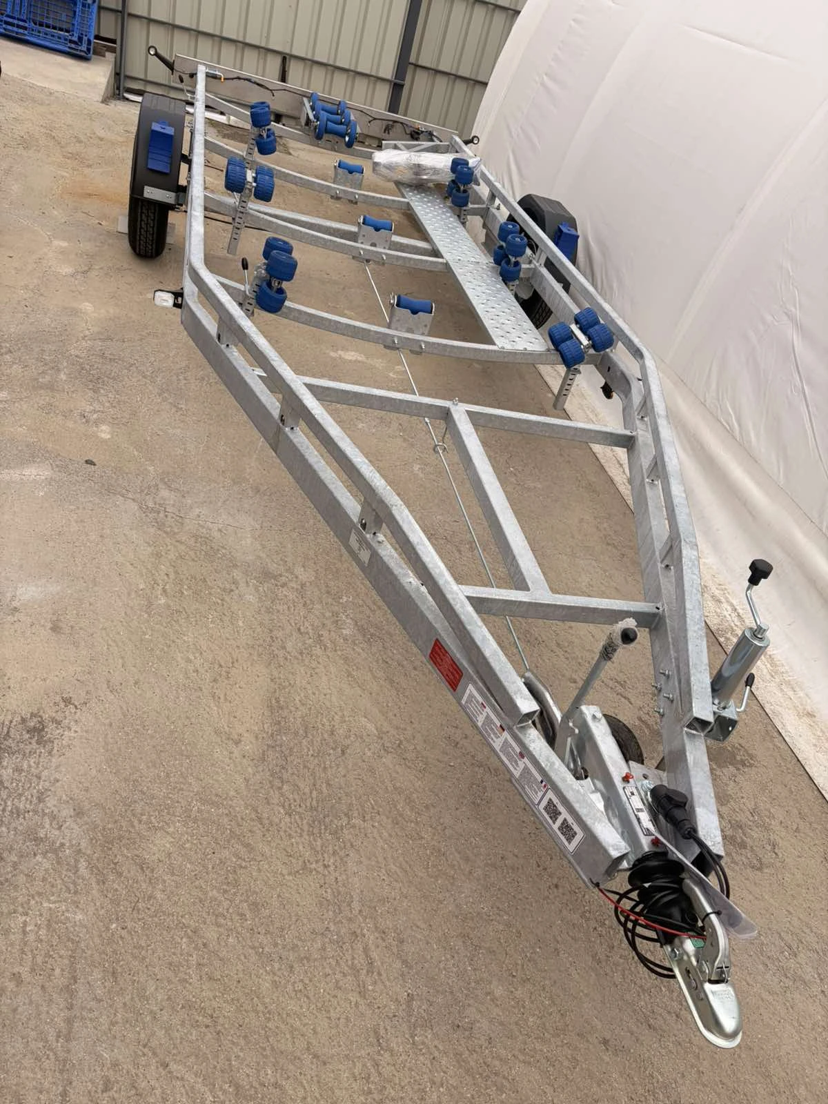 За автомобил Други NIEWIADOW за лодка до 5.80 m P1555H - до 1500 kg