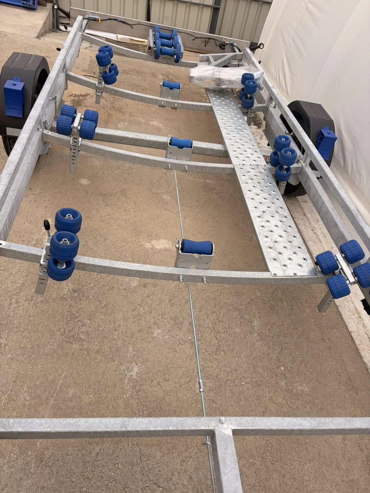 За автомобил Други NIEWIADOW за лодка до 5.80 m P1555H - до 1500 kg, снимка 4 - Ремаркета - 53710193