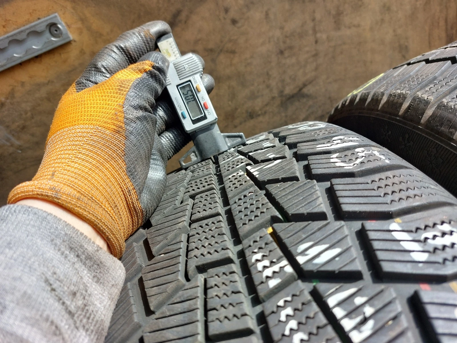 ���� 235/45R18 | Mobile.bg � ����������� 4