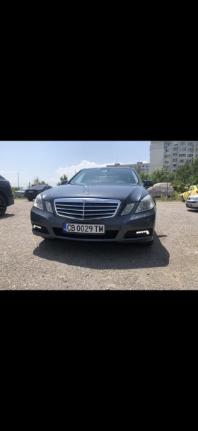 Mercedes-Benz E 220 Счупен мотор, снимка 2