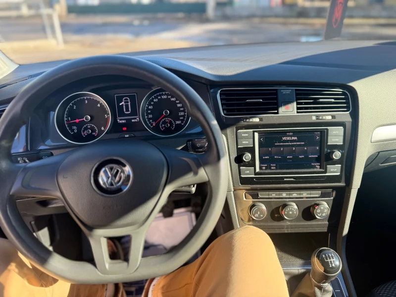 VW Golf 1.6, снимка 8 - Автомобили и джипове - 48433637