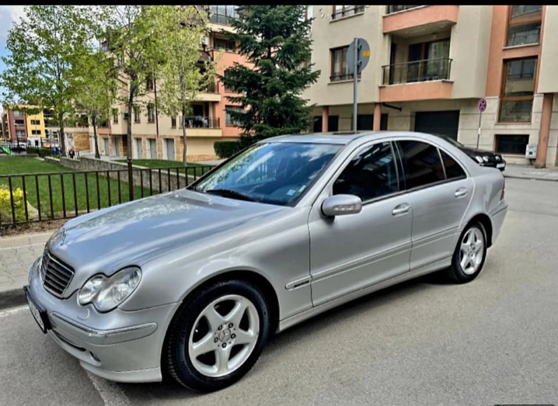 Mercedes-Benz C 220, снимка 2 - Автомобили и джипове - 52459964