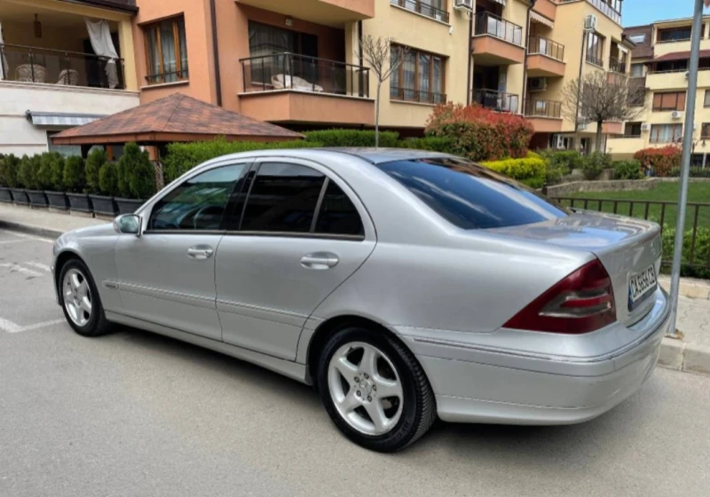 Mercedes-Benz C 220, снимка 6 - Автомобили и джипове - 52459964