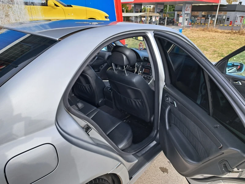Mercedes-Benz C 220, снимка 15 - Автомобили и джипове - 52459964