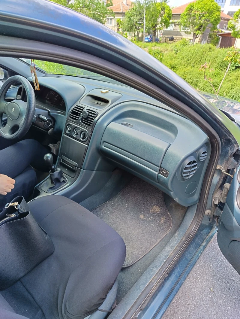 Renault Laguna, снимка 4 - Автомобили и джипове - 52087090