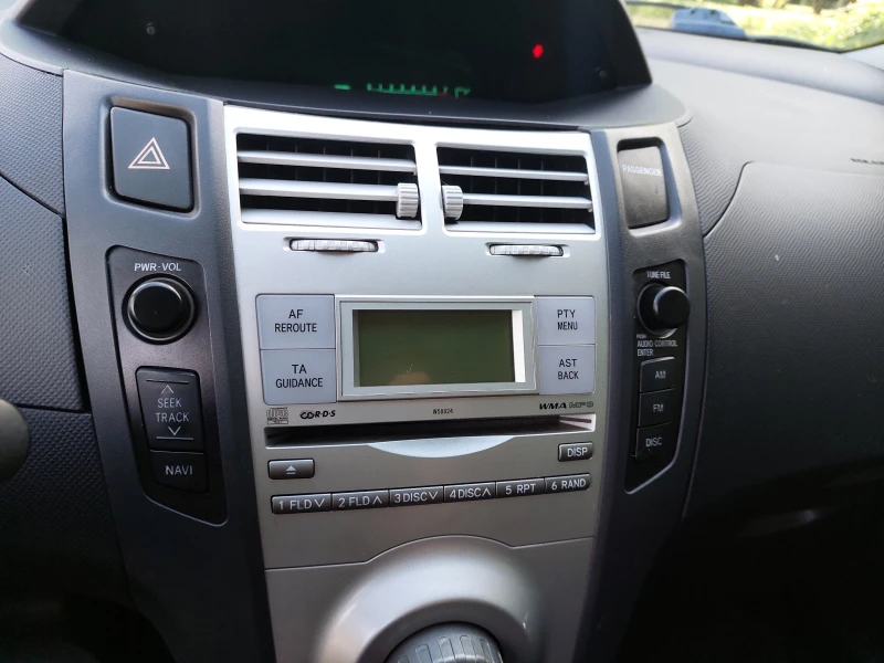 Toyota Yaris 1, 3i 87ps ITALY, снимка 9 - Автомобили и джипове - 51471981