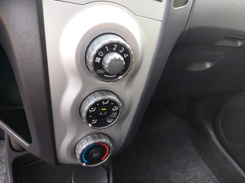 Toyota Yaris 1, 3i 87ps ITALY, снимка 10 - Автомобили и джипове - 51471981