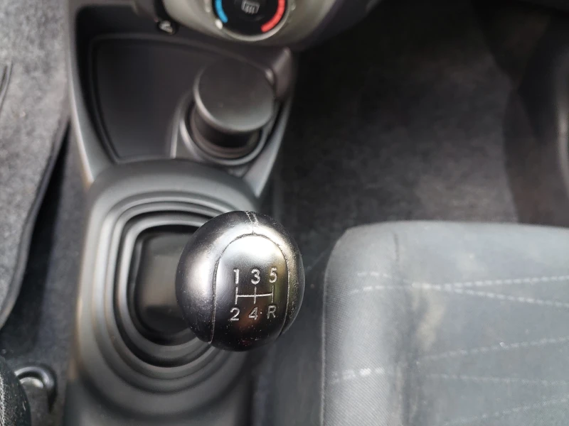 Toyota Yaris 1, 3i 87ps ITALY, снимка 11 - Автомобили и джипове - 51471981