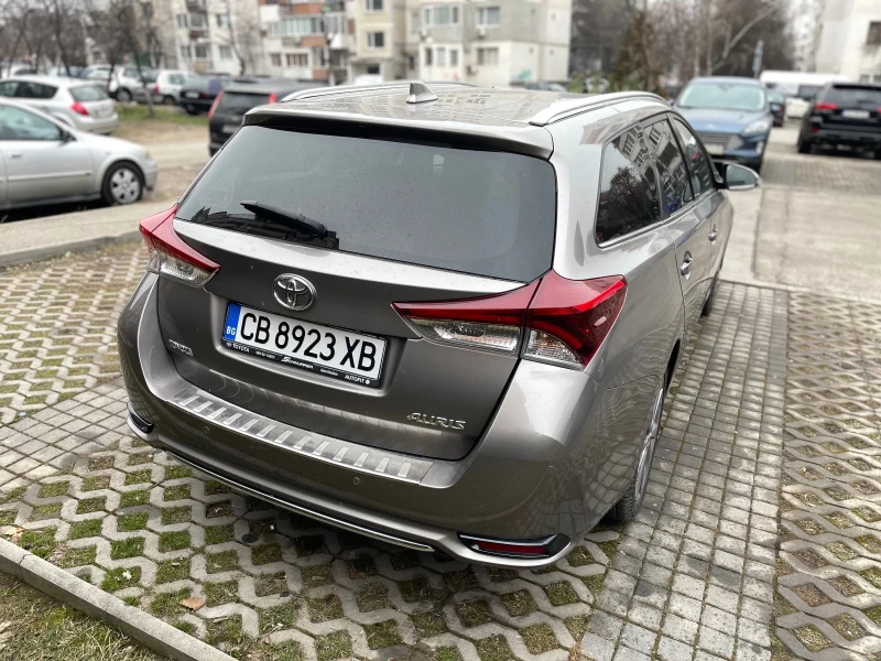 Toyota Auris, снимка 4 - Автомобили и джипове - 53097701