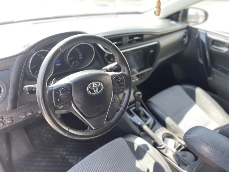 Toyota Auris, снимка 8 - Автомобили и джипове - 53097701