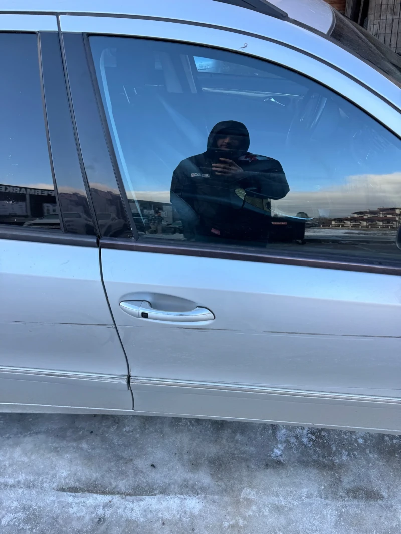 Mercedes-Benz E 500, снимка 5 - Автомобили и джипове - 53169186