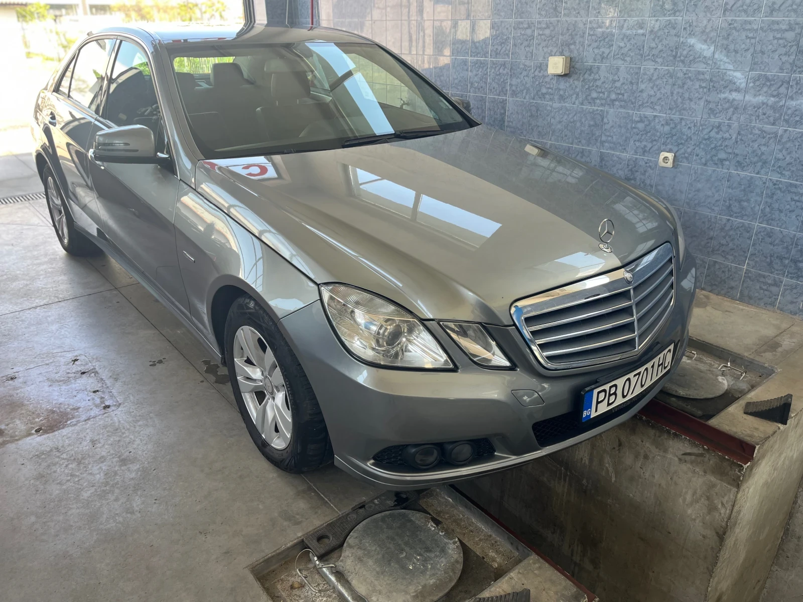 Mercedes-Benz E 220  - изображение 2
