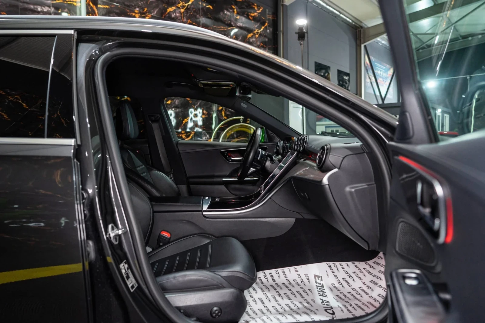 Mercedes-Benz C 220 D FULL AMG LINE LED DIGITAL 360 ЛИЗИНГ 100%, снимка 13 - Автомобили и джипове - 54029450