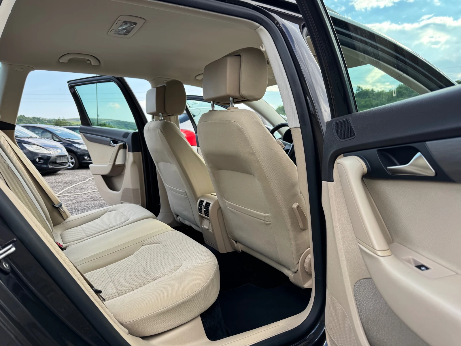 VW Passat 2.0TDi-DSG, снимка 10 - Автомобили и джипове - 54802782