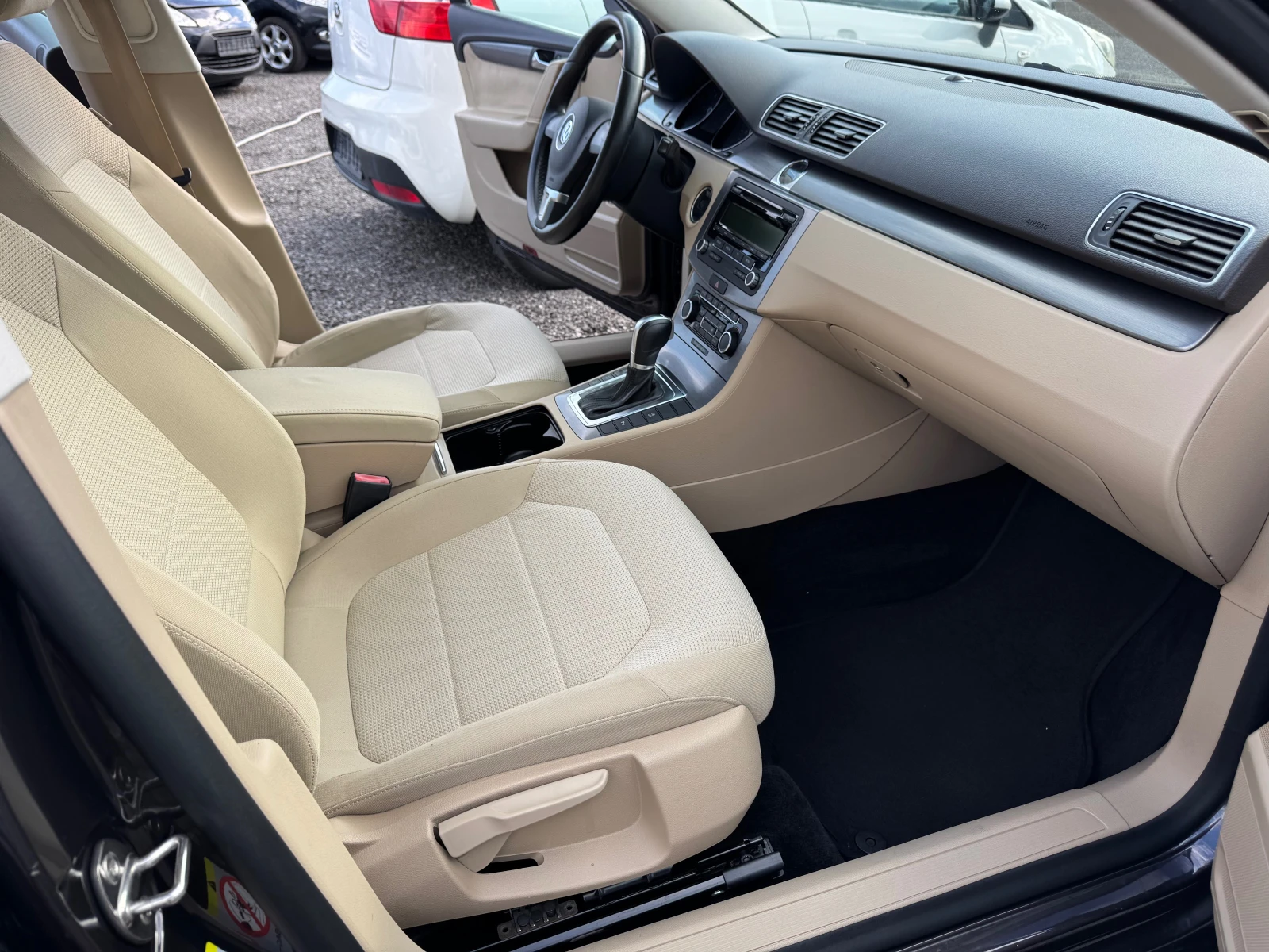 VW Passat 2.0TDi-DSG, снимка 8 - Автомобили и джипове - 54802782
