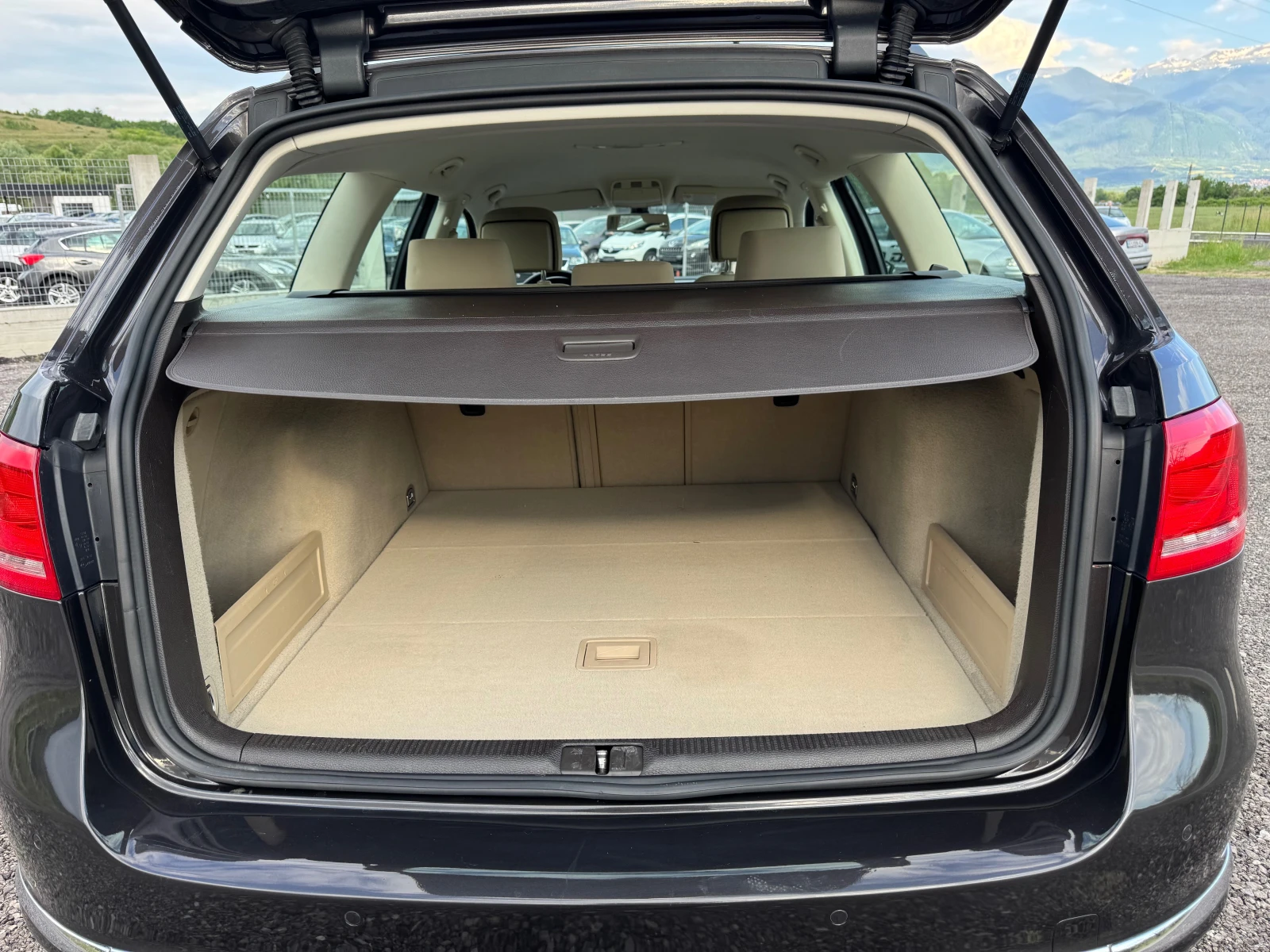 VW Passat 2.0TDi-DSG, снимка 17 - Автомобили и джипове - 54802782