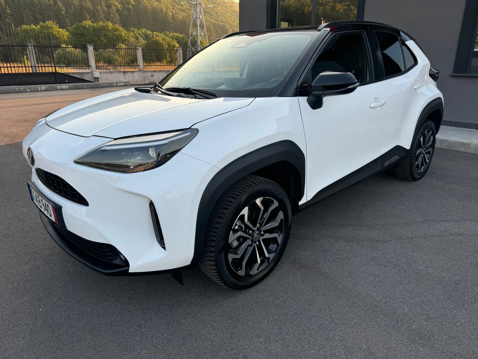 Toyota Yaris Cross HEV/4x4/BI-TONE/08.2025/ГАРАНЦИОНЕН