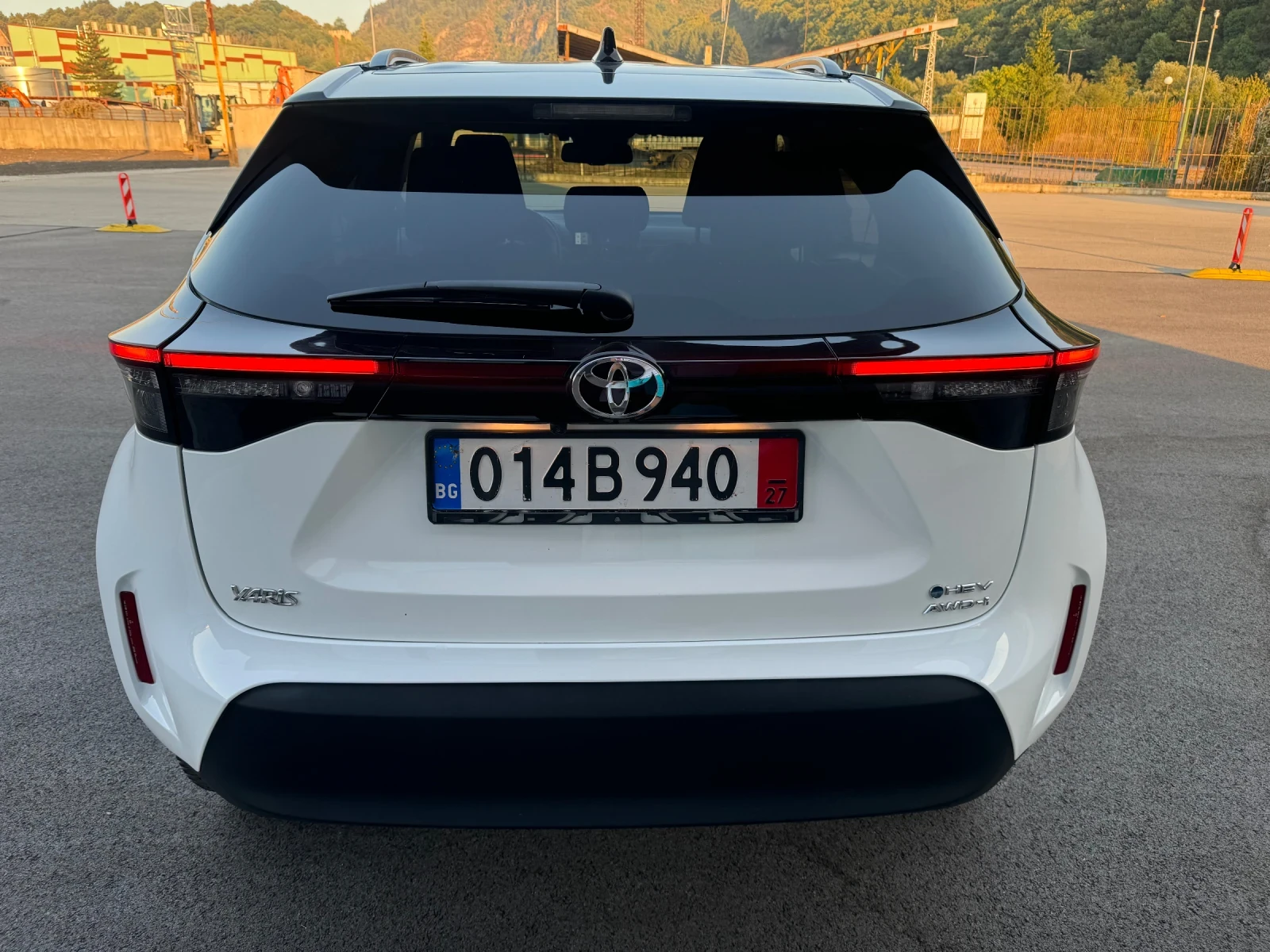 Toyota Yaris Cross HEV/4x4/BI-TONE/08.2025/ГАРАНЦИОНЕН, снимка 5 - Автомобили и джипове - 55971534
