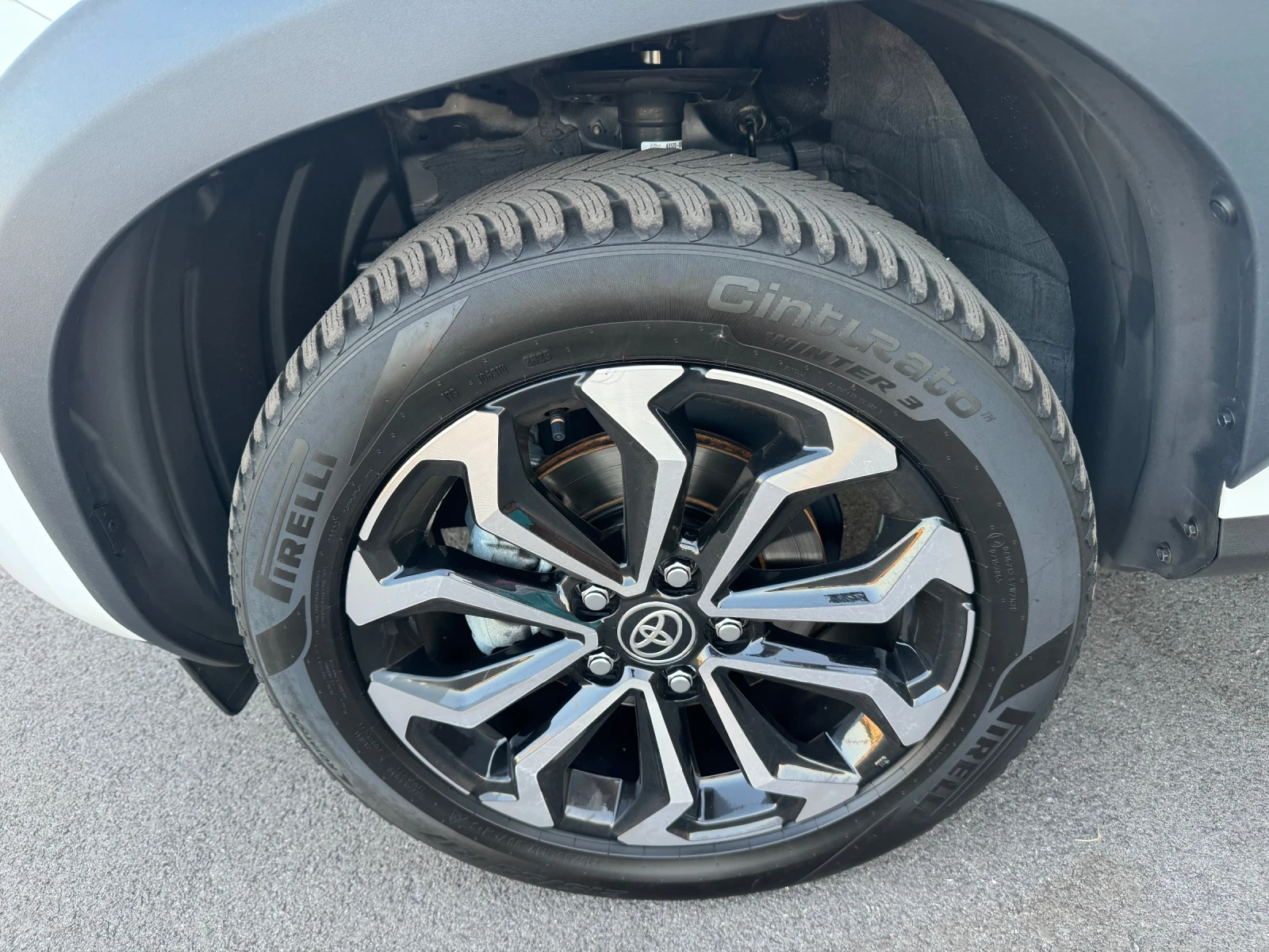 Toyota Yaris Cross HEV/4x4/BI-TONE/08.2025/ГАРАНЦИОНЕН, снимка 8 - Автомобили и джипове - 55971534